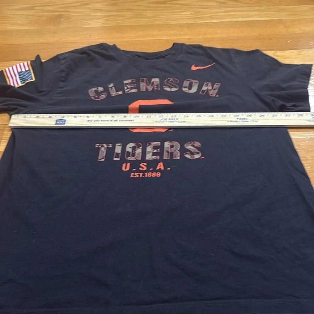 The Nike tee Clemson Tiger short sleeve shirt size large .